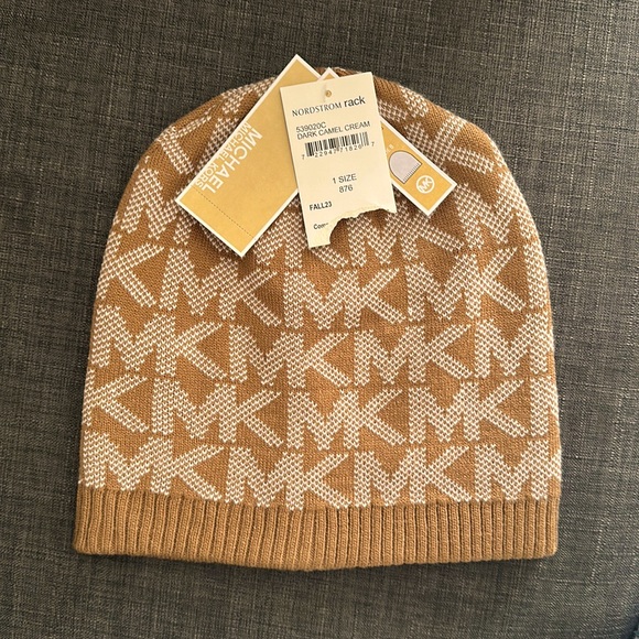 Michael Kors - Picture 1 of 4